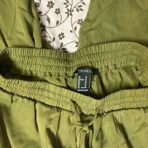 ⚡️Forever 21 green cargo pant ⚡️